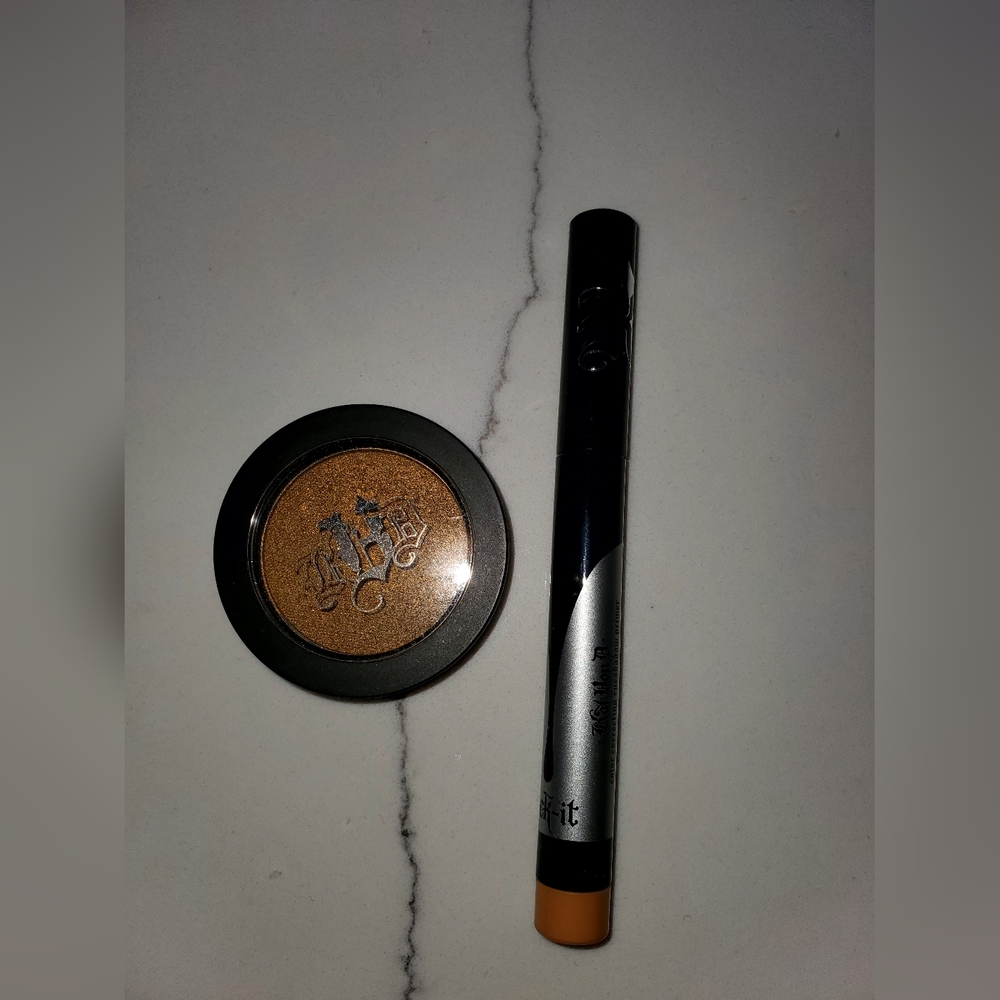 Kat Von D metal crush and lock it eyeshadow primer